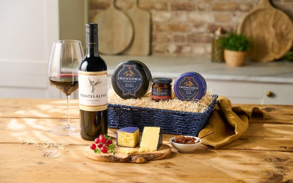 Ploughman’s Hamper of Luxury Cheese & Craft Beer